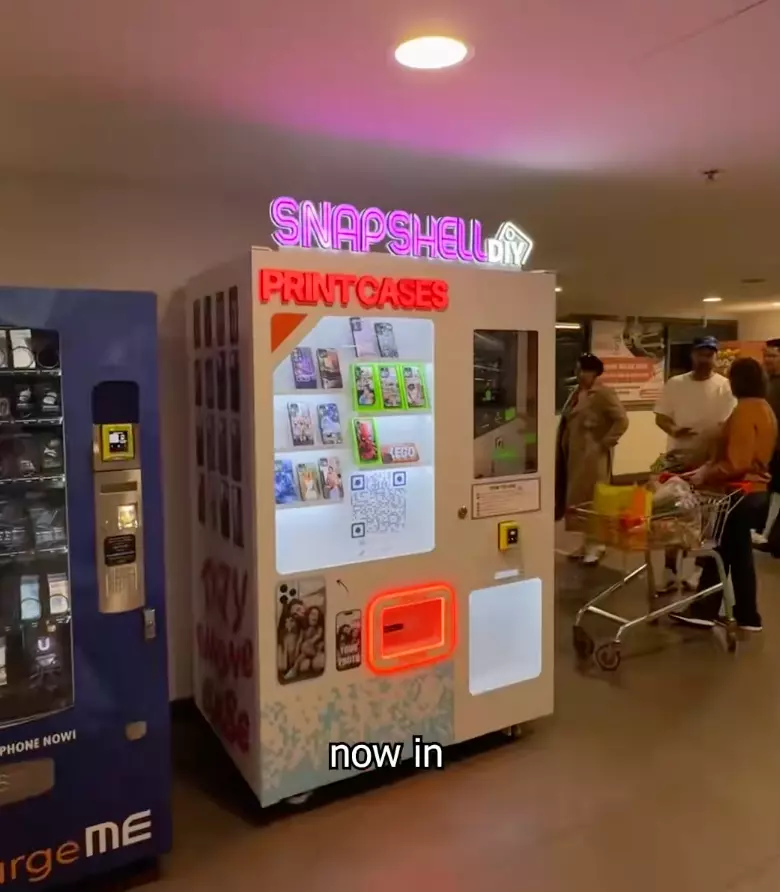 Automated Phone Case Vending Machines4