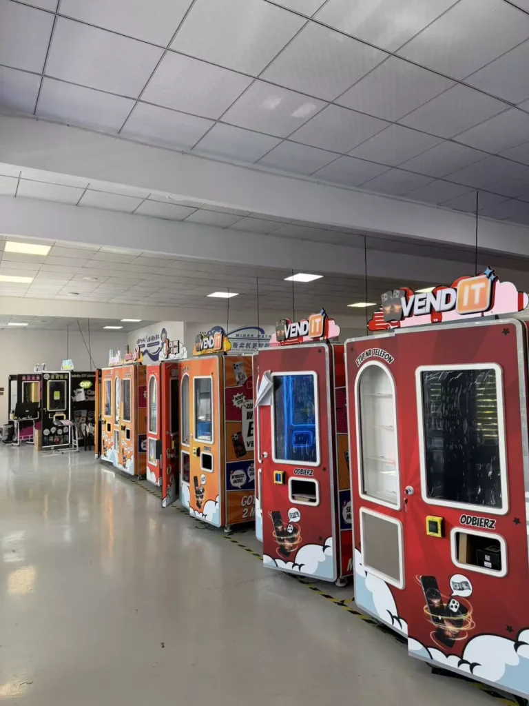 Phone Case Vending Machine Factory 04
